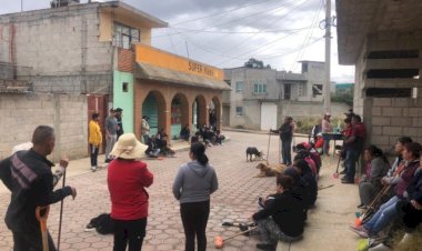 Antorchistas organizan jornada de limpieza en calles de Acuitlapilco, Tlaxcala