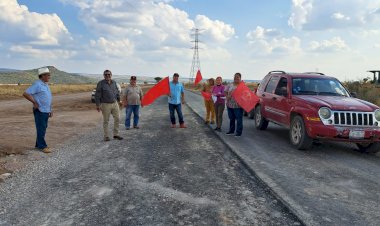 Avanza pavimentación de camino a Molineros en Guanajuato capital