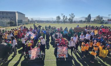 Michaocanos realizan miniolimpiada deportiva 2023-2024 para 600 niños de preescolar y primaria del Centro Escolar “Maestro Aquiles Córdova Morán”