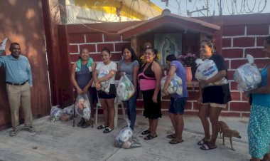 Antorcha continúa entregando despensas en colonias de Acapulco
