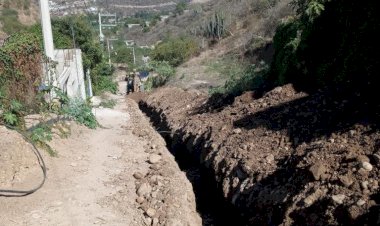 Reinicia construcción de drenaje en colonia Antorcha Popular