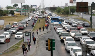 Caos vehicular en Monterrey, un problema sobrepoblación