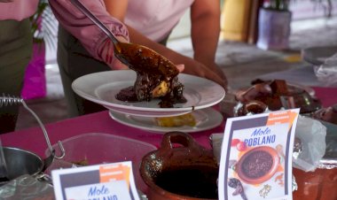 Mole poblano cierra Concurso gastronómico de la Feria Tecomatlán 2024
