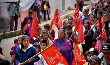 Poblanos celebran 33 años de lucha organizada en Olintla