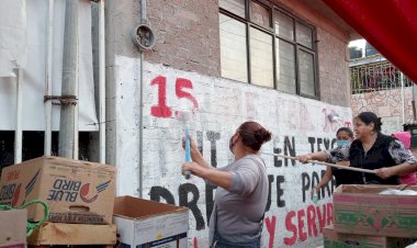 Vecinas de Texcoco pintan bardas para exigir la integración de sus colonias al Plan de desarrollo urbano