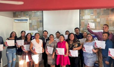 Maestros antorchistas participan en curso de aprendizaje