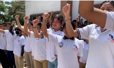 Alcalde de Chiapa de Corzo condena a más rezago educativo