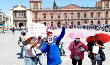 Cadena humana por falta de agua