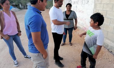 Presidente municipal de Benito Juárez visita colonia antorchista de Cancún