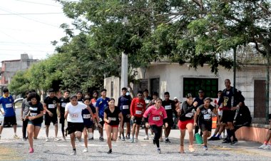 Organiza Antorcha carrera para celebrar día del niño