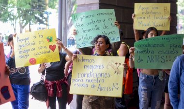 Alumnos del Instituto Macuil Xóchitl protestan por falta de apoyo