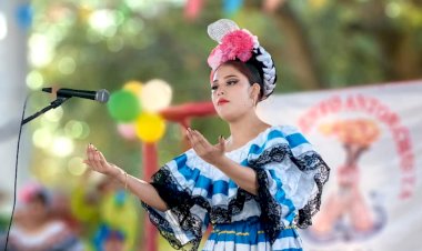 Bailes, música y poesía para madres antorchistas de Sinaloa