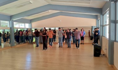 Maestros y padres de familia participan en Espartaqueada Cultural 2025