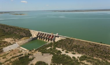 A deportaciones y aranceles se suman presiones por agua mexicana