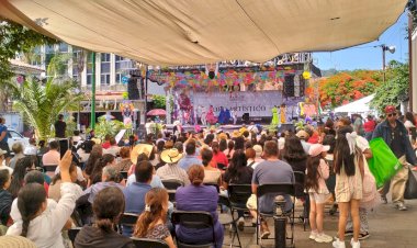 Casa Espartaco triunfa en el Tianguis Artesanal de Uruapan, Michoacán