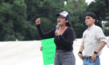 Con cultura, estudiantes exigen justicia para los oaxaqueños