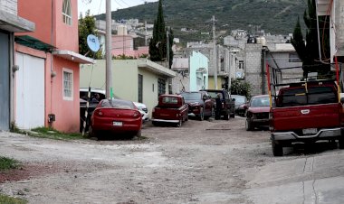 Exigen pavimentación desde hace 15 años en Pachuca