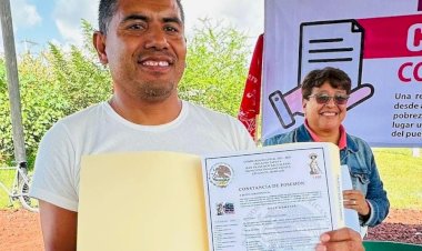 Antorcha entrega constancias a colonia en Emiliano Zapata